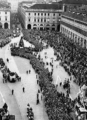 历史上的今天——1949年5月4日,都灵足球队在苏佩加空难中全部罹难