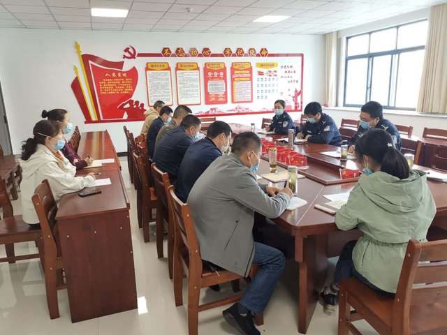 市局刑侦支队长商远辉带队到英山督办平安荆楚行动追逃工作