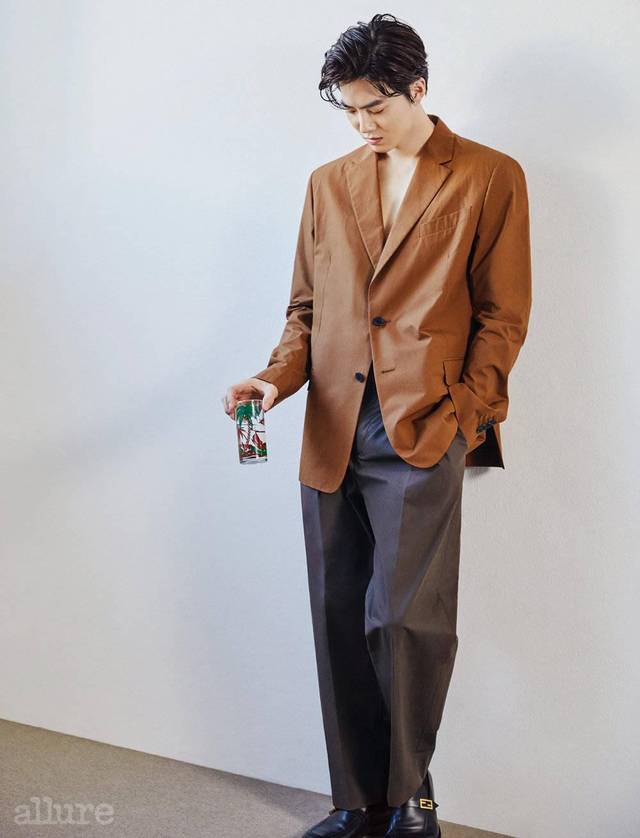 exo suho最新画报帅气来袭,颜值和身材并存的大帅哥