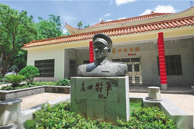 万宁革命烈士陵园庄田纪念馆记录了这位将军传奇的一生