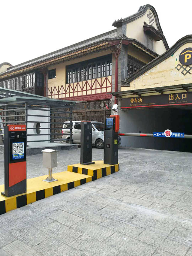 智慧停车机器人无人化收费管理系统_手机搜狐网
