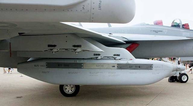 图为alq99电子干扰吊舱