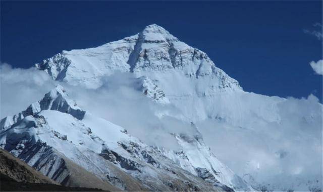 世界上最高的山峰,實為兩國共有,為何大家都認為是中國的?