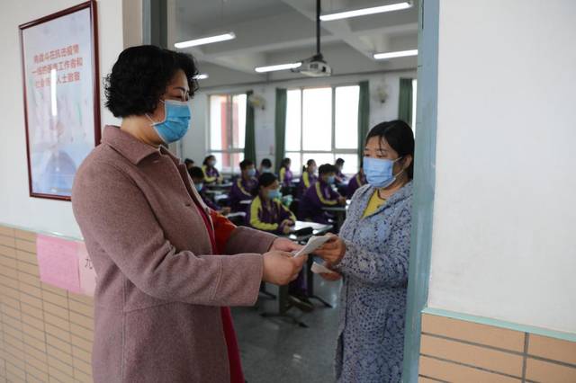 民族中学这位老师是一名出色的"网格员"