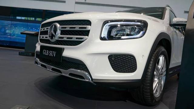 刚试驾完奔驰glb,我立马转身签了宝马x1的订单!