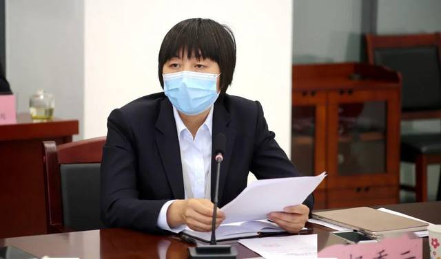 党组成员,副局长杨秀云同志传达聂瑞平书记,郭建英市长市民服务中心