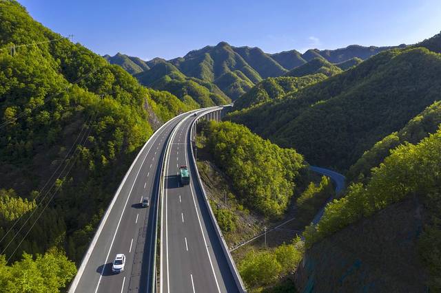 一季度七成亏损,高速将恢复收费,公路铁路股春天来了?