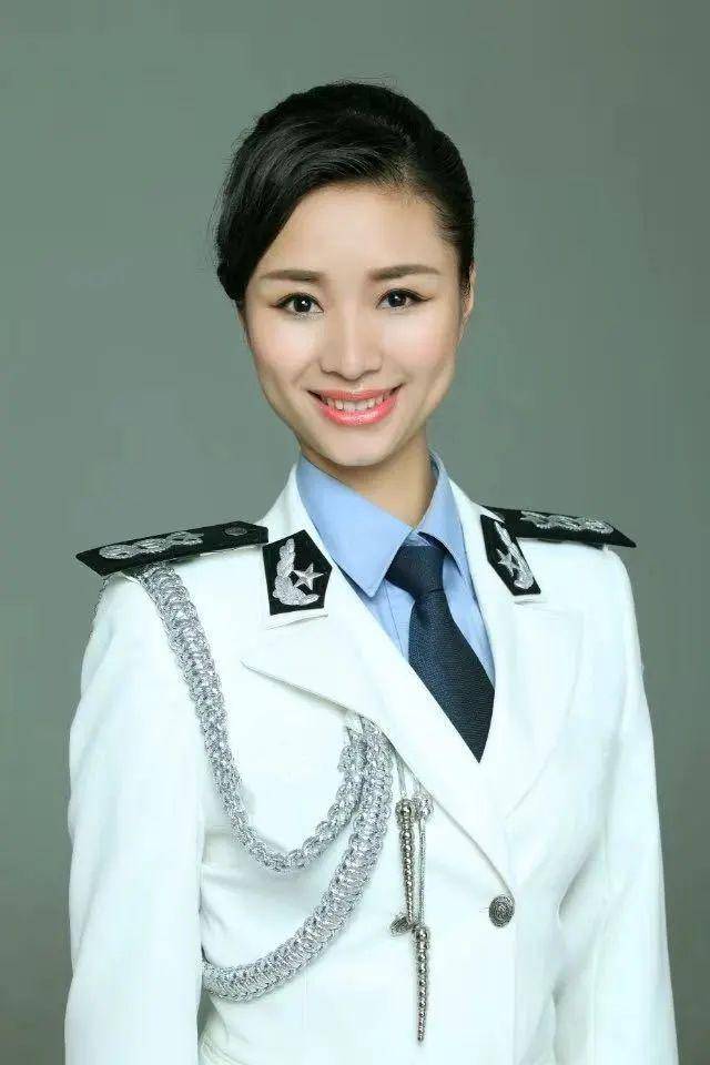 真挚的语言艺术为战友们送去鼓励和力量作为四川公安系统的一名主持人