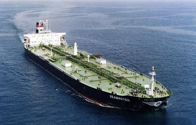 苏伊士型(suezmax),12-16万载重吨),满载状况下可以通过苏伊士运河的