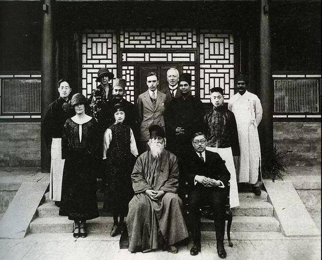 泰戈尔访华,林徽因全程陪同,为何泰戈尔却赞扬另一美女作家