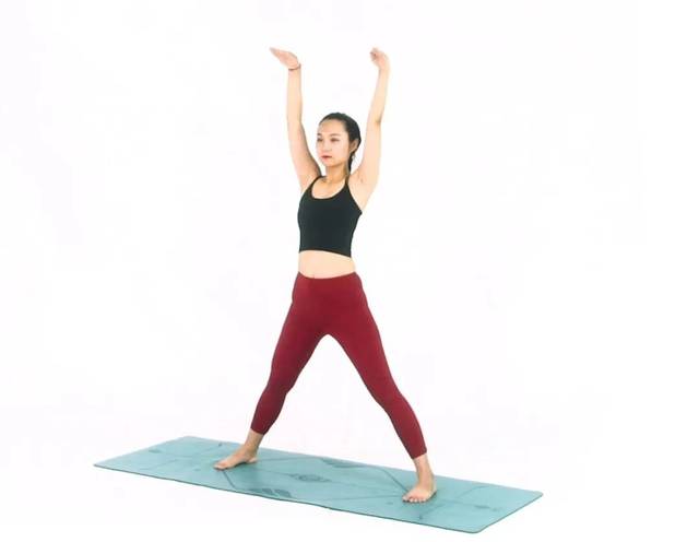 蓝菲瑜伽教学站姿体式:铲斗式,拉伸大腿后侧韧带.