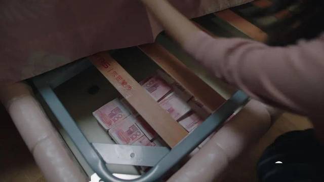 第二次是因为妹妹收受不明资金三百万.