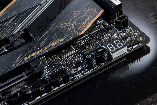 原创10代酷睿豪华座驾 微星meg z490 ace主板图赏