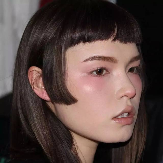 既然腮红这么好看,有些女生就会想能够永远拥有这种粉粉的色泽.