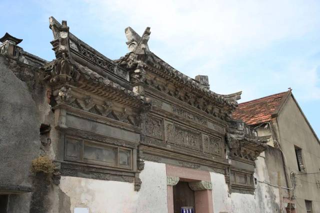 到了童家村, 有一座" 砖雕台门"一定要去看看.