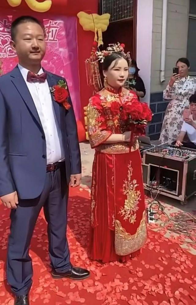 网红giao哥结婚啦!单膝跪地迎娶貌美娇妻,婚礼现场曝光中式典雅