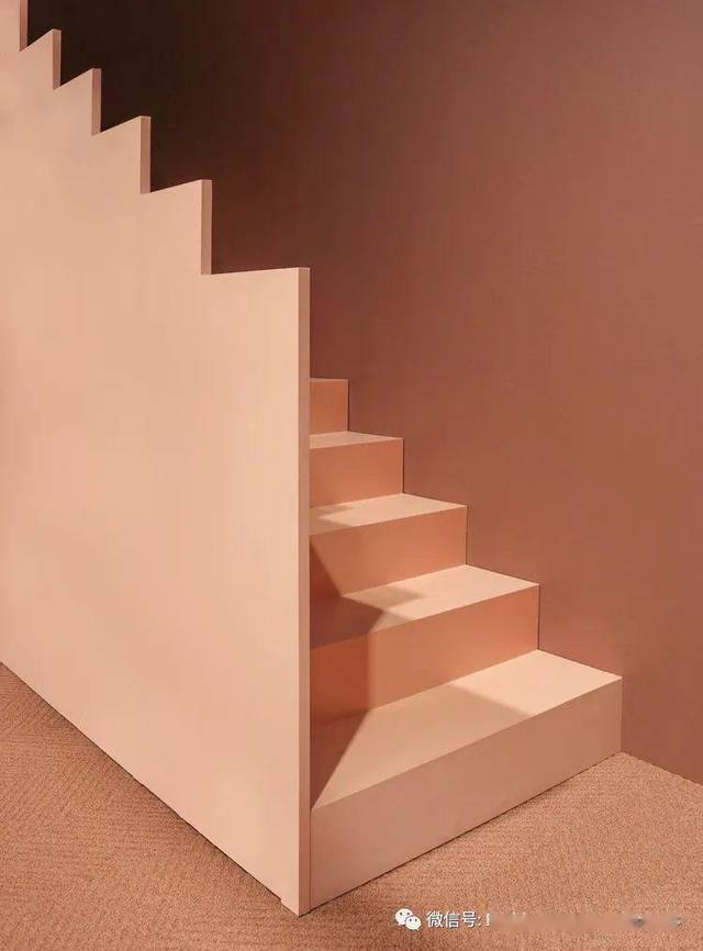 邻近色制造协调感