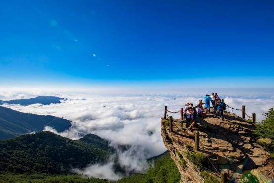 (往返90元/人,單程50元/人) 景區地址:眉縣湯峪鎮太白山旅遊區中心大