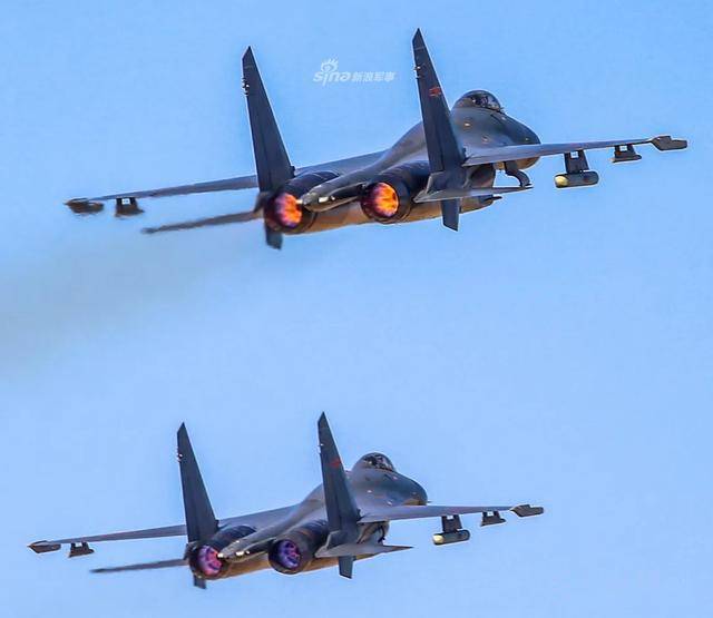 歼11bs挂载干扰吊舱