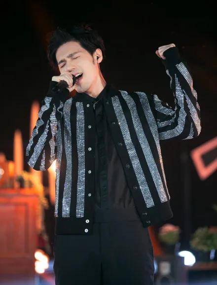 湖南卫视五四晚会现场:王一博朗诵,白宇首秀惊艳,韩雪刘涛比美