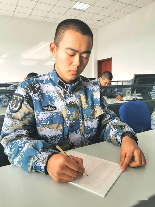 "滴答滴滴答",是报务兵跳动着的青春音符