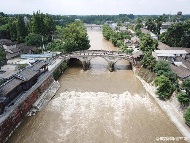 現存堤壩,民宅,水碾,石橋,古樹與跳墩橋構成一道自然,和諧的完美風景