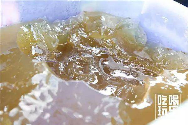 不知是多少桂林人的夏天,是从这碗做了30年的冰渣凉粉开始的_手机搜狐