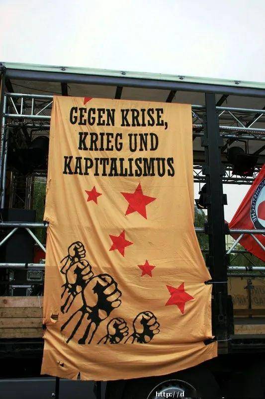 消灭危机,战争,资本主义!