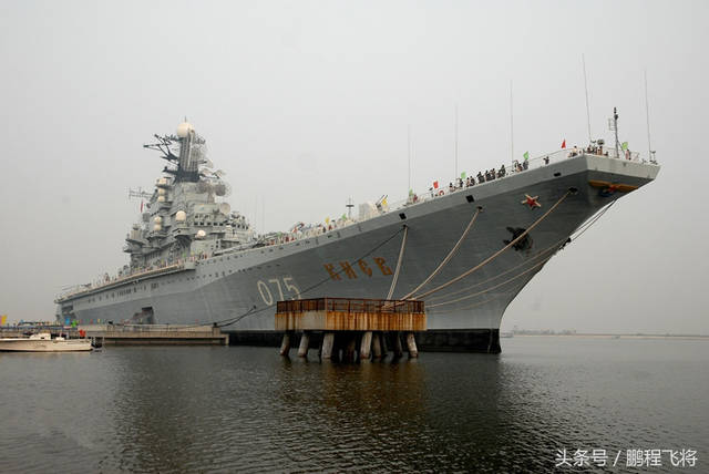42000吨的航母泡在水里7年成废铁,中国7000万买进如今年赚1.5亿