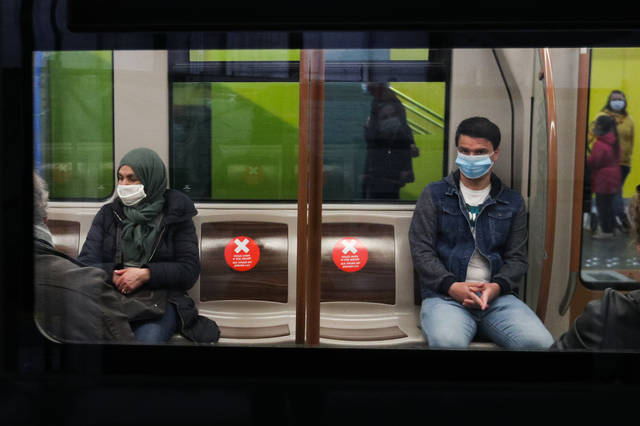 比利时:地铁乘客分隔就座 必戴口罩