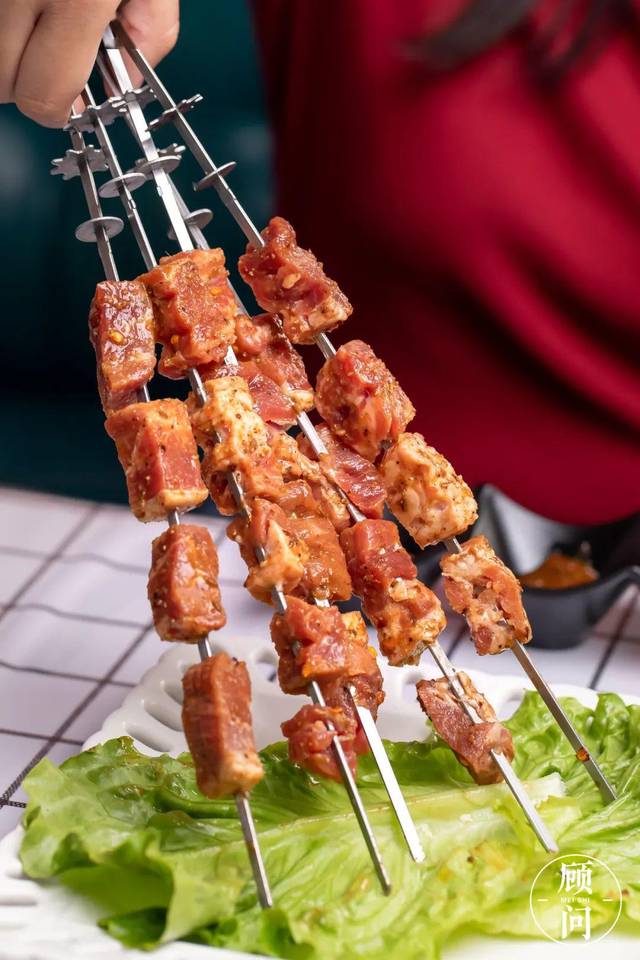 草吃腻了?来点铁板自动烤串吧