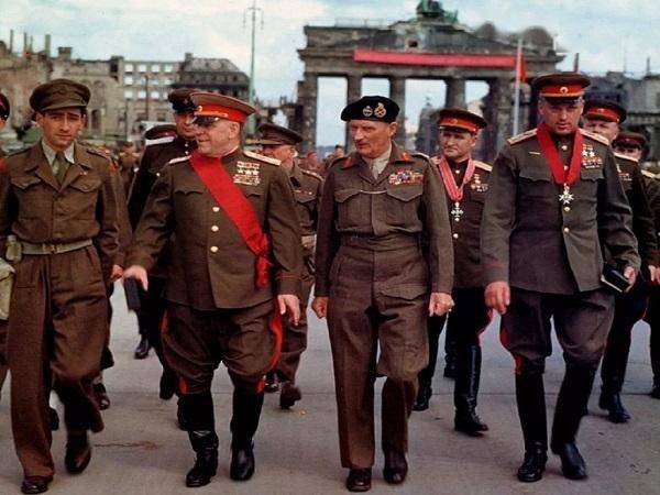 和朱可夫"齐名"的苏联名将,还是身背"死刑犯"身份的美男子!