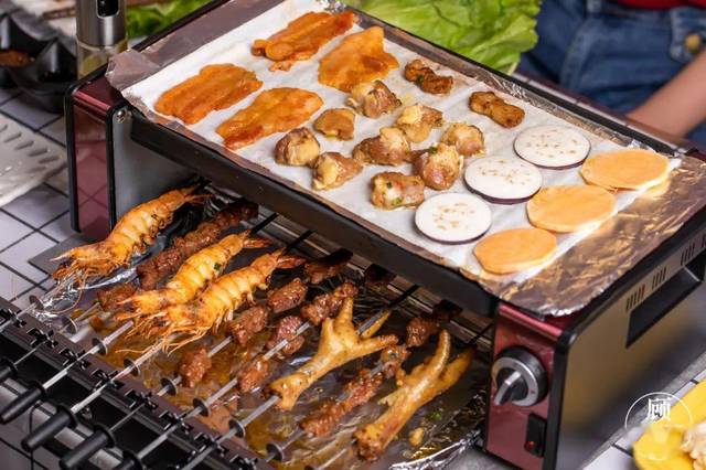 草吃腻了?来点铁板自动烤串吧