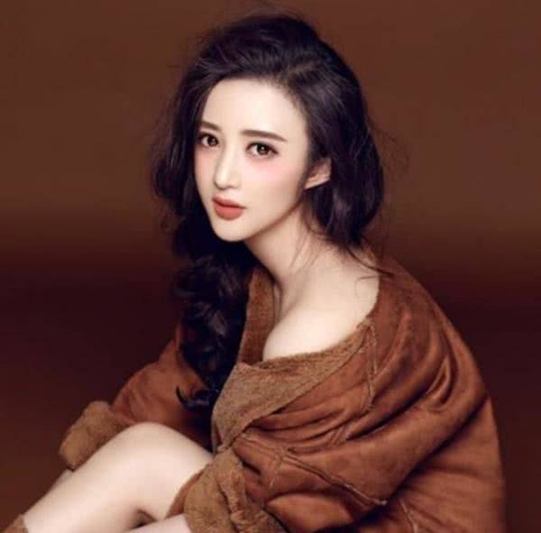 陈一娜又改名为陈昭羽,成为了一名网络红人,也就是我们俗称的"网红"