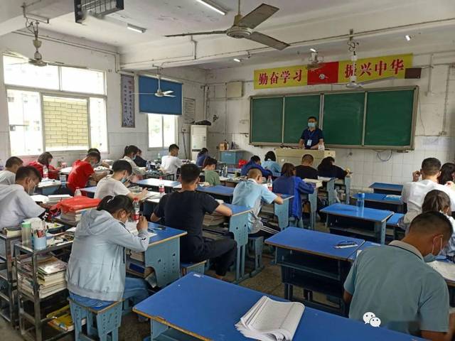 校园重启,学子归来!图文 视频!直击黄冈10县市区高三开学盛况!