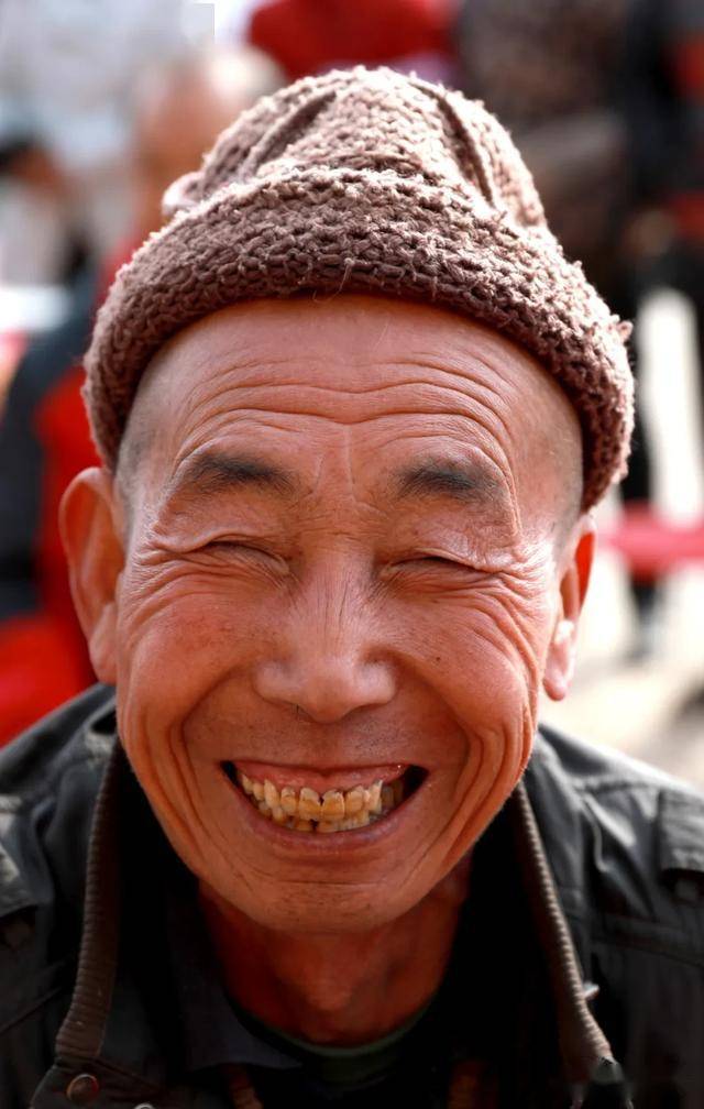 脱贫攻坚 · 新时代的笑脸摄影作品展在延川县文安驿镇康家村举办