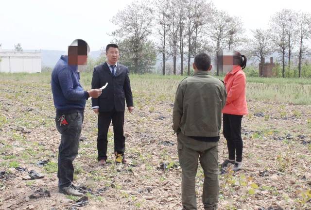 灵宝西闫:土地承包惹纠纷 法律服务帮调解