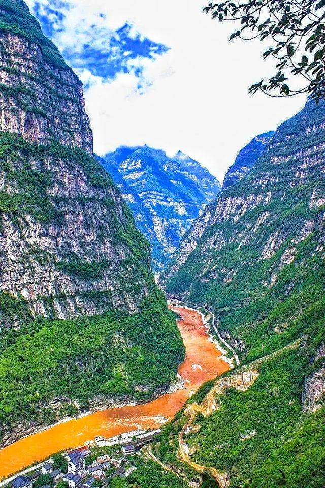 在四川中西部有一条非比寻常的河流!