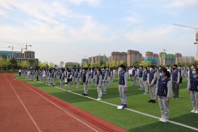 三门峡东方剑桥学校:会师初夏日 正是读书时