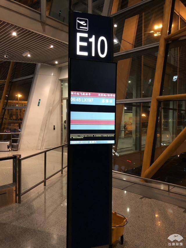 本次航班由一架机龄约6年的空客a330-300飞机执行,飞机注册编号为hb