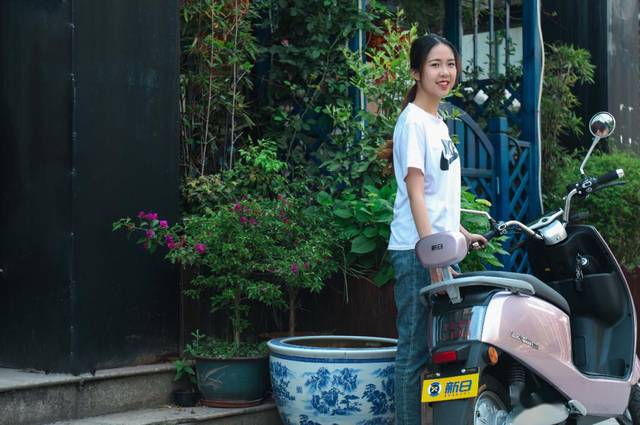 时尚女性专属座驾居家实用必备第一视角评测新日丽娜s5