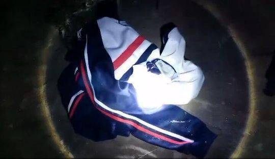 在渠江岸边发现的校服