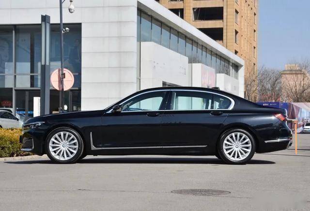 搭载2.0t发动机的宝马730li,面对奔驰新款s350l,还有底气吗