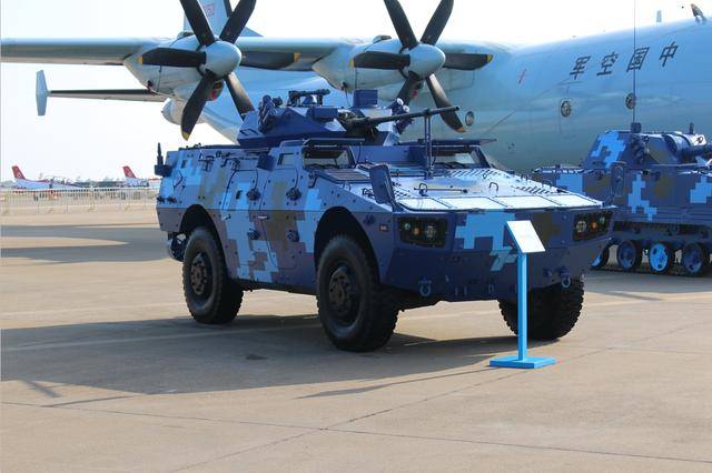 天降"装甲铁骑",人民空军空降兵添"风火轮",新型伞兵装甲车