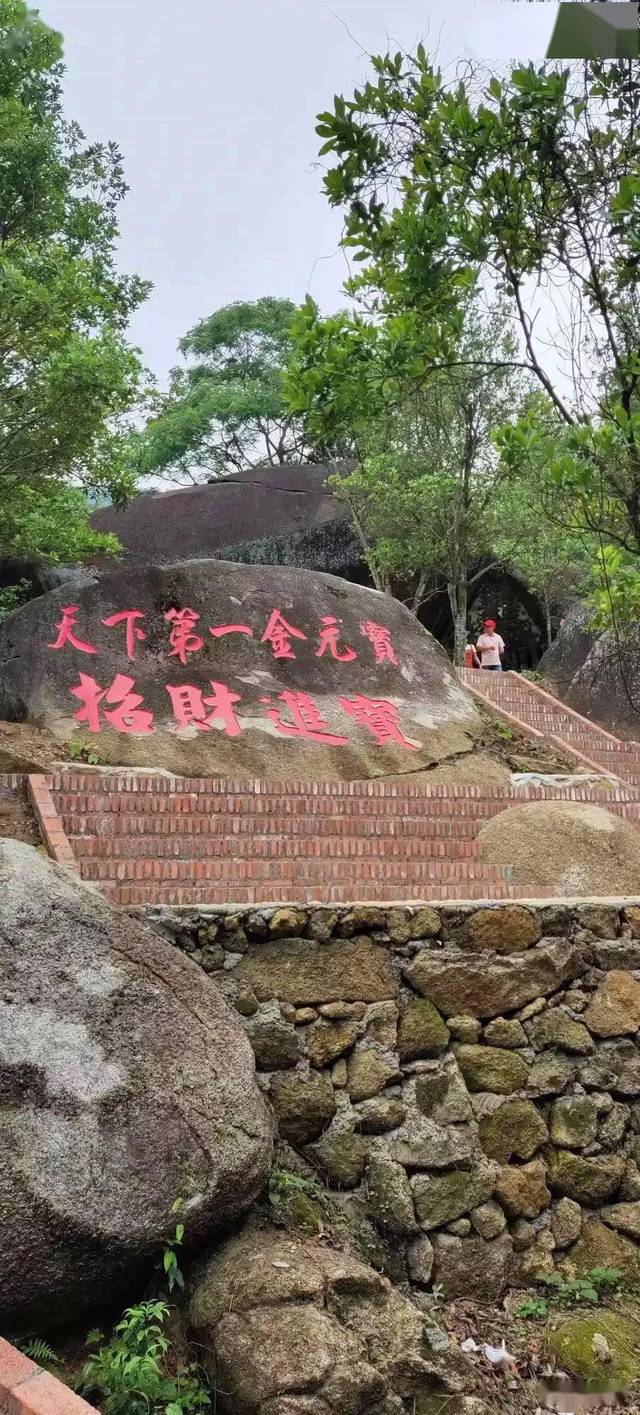 北流又多一个美丽的风景区成人岭奇石沟占地约6200亩众人纷纷前往