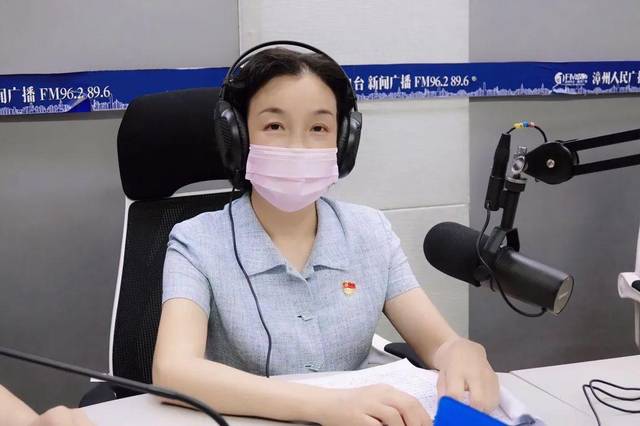 许鹃君与医政科科长叶阿良,疾控科科长林艺杰,人口妇幼科科长黄文川