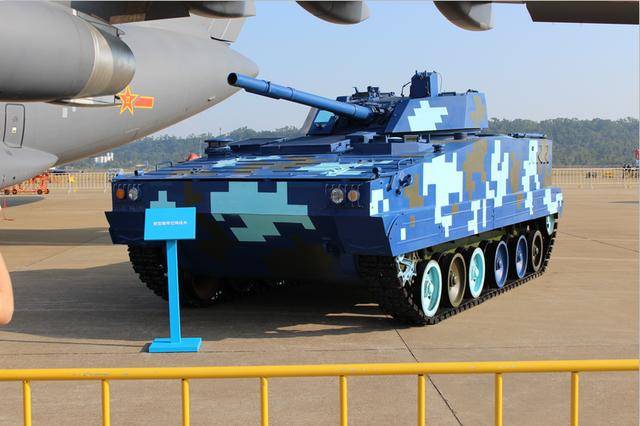 天降"装甲铁骑",人民空军空降兵添"风火轮",新型伞兵装甲车