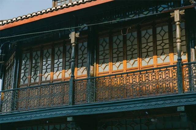 "凤鸣楼",它更像是一封来自旧时光的情书,却是老上海人市井生活的缩影