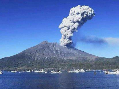 日本海底火山图片