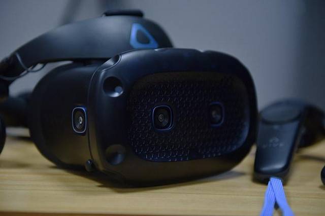 游戏体验全面进化HTC VIVE Cosmos精英套装体验_手机搜狐网